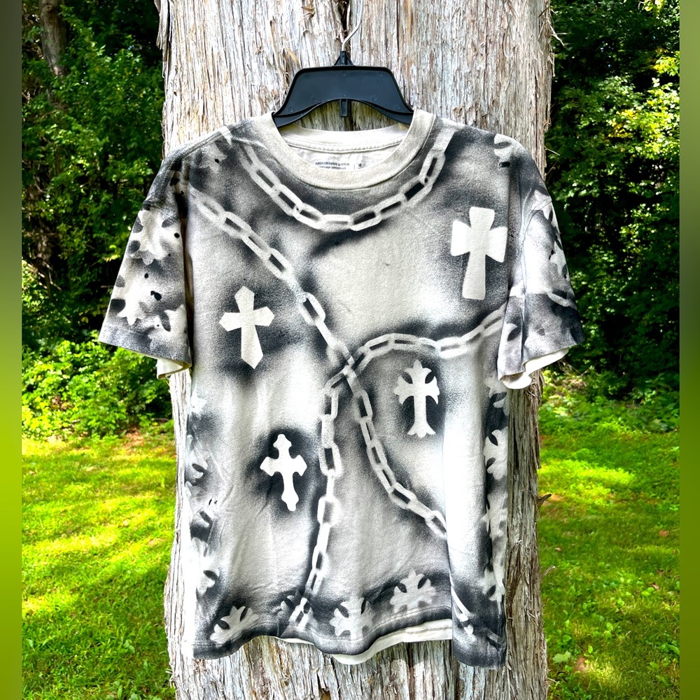 Custom T-Shirt Abercrombie Relaxed Fit Chains Crosses Medium Beige Upcycled‎